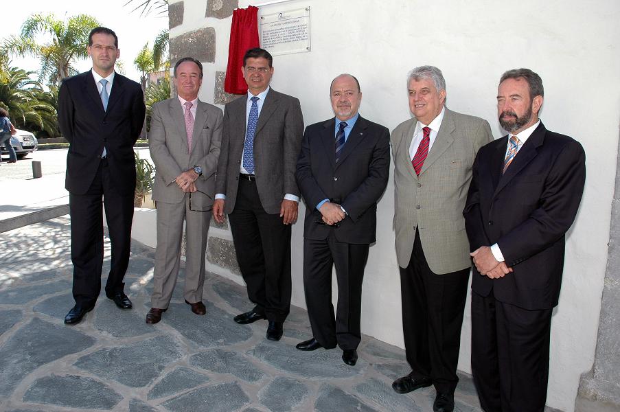Miguel Sanjuán y Jover, presidente de Satocan, y el Rector de la ULPGC, junto con otros Mecenas de la ULPGC